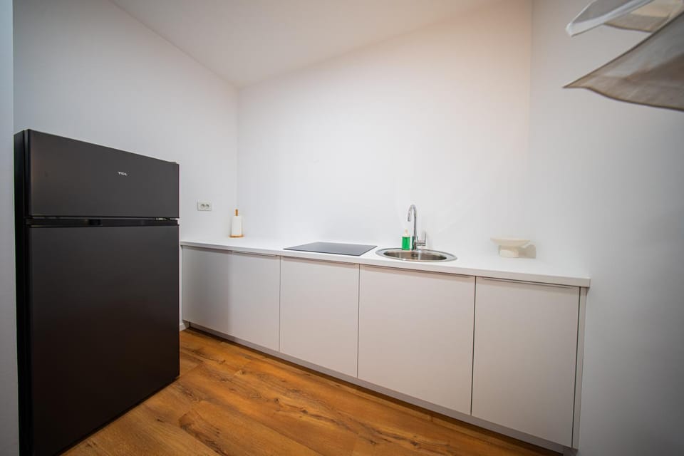 Property building, Kitchen or kitchenette, Decorative detail, On site, kitchen