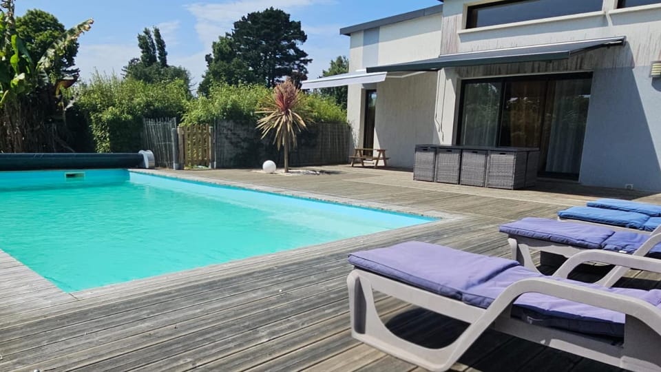 Les Tamaris House in Locquirec