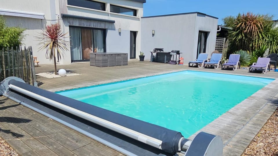 Les Tamaris House in Locquirec