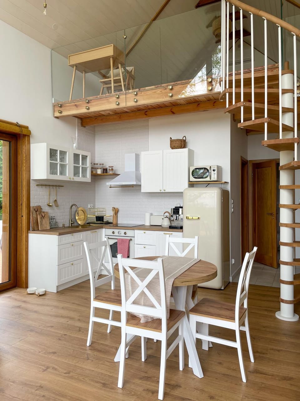 Kitchen or kitchenette, Dining area, dishwasher, microwave, stove, toaster