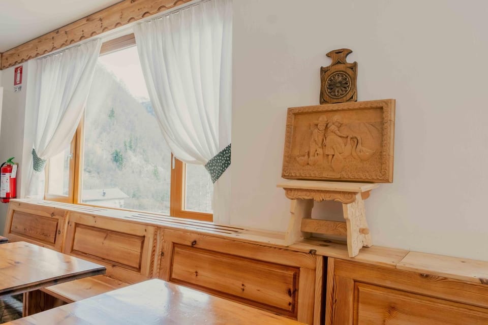 Restaurant/places to eat, Entertainment