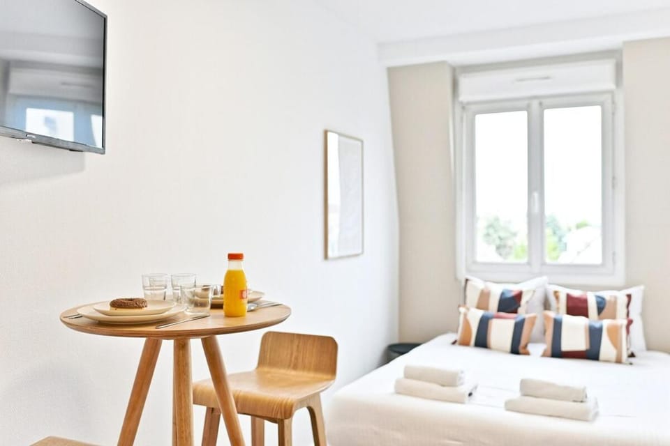 Bed, TV and multimedia