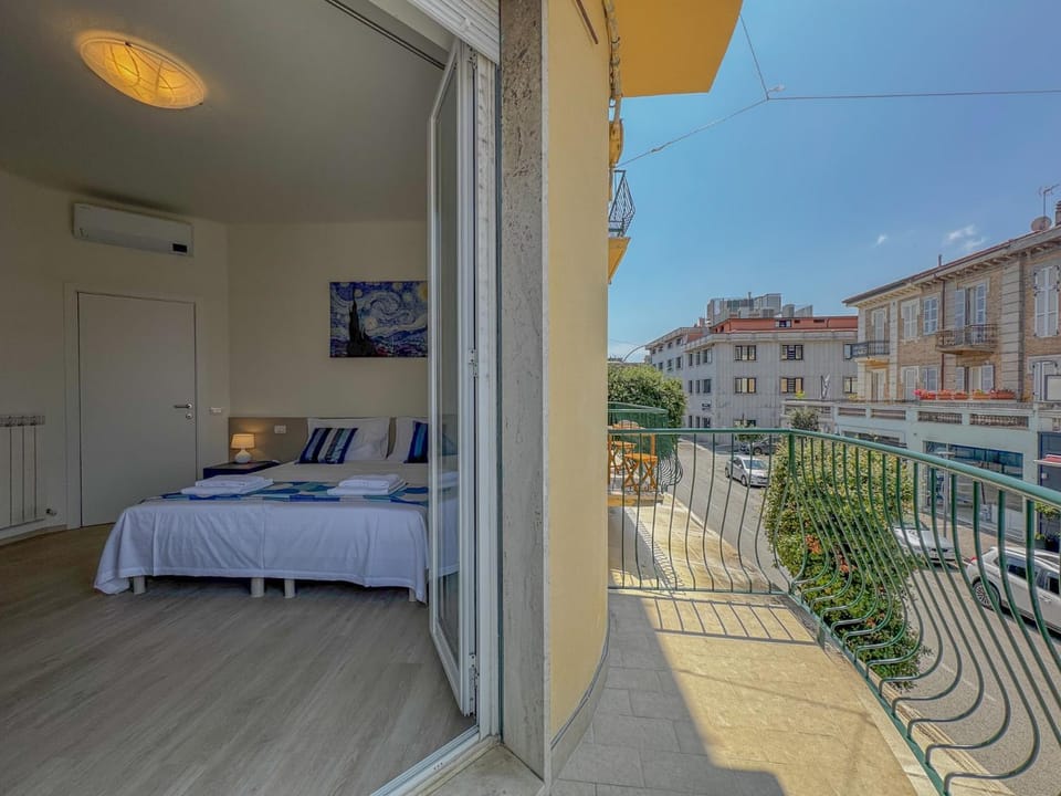 Family Stay in the Center near the Beach by Host Hero Apartment in Civitanova Marche