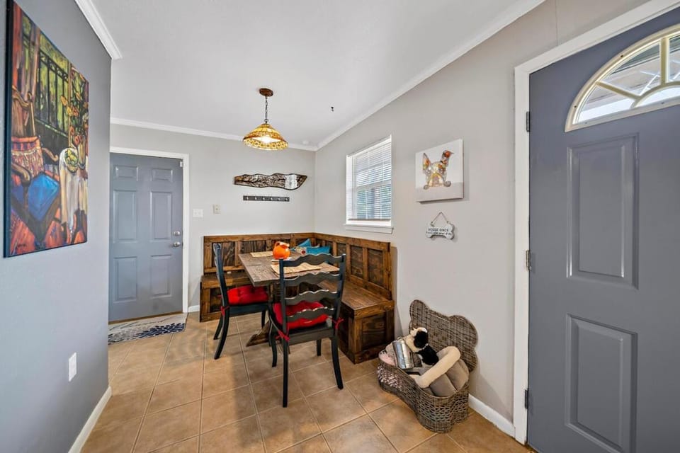 Let D's Cozy Cottage Provide a Comfortable Stay! House in Big Spring