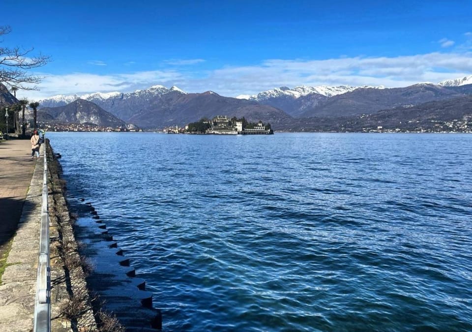 Квартира с террасой и видом на озеро в Стрезе Apartment in Stresa