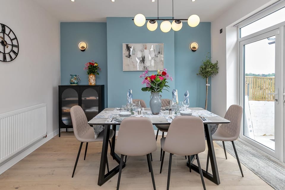 Seating area, Dining area
