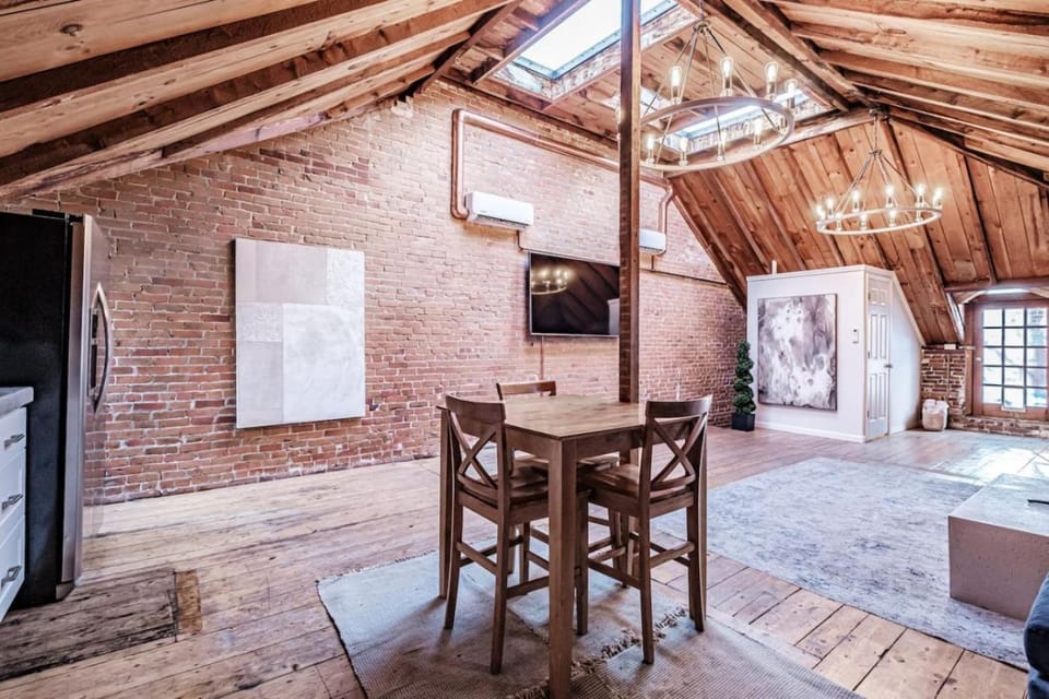 Lofty Ambition - Stunning West End Rooftop Retreat Apartment in South Portland