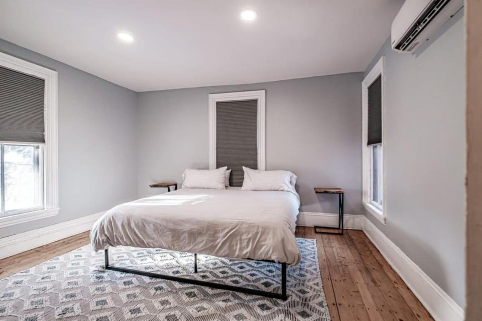 Lofty Ambition - Stunning West End Rooftop Retreat Apartment in South Portland