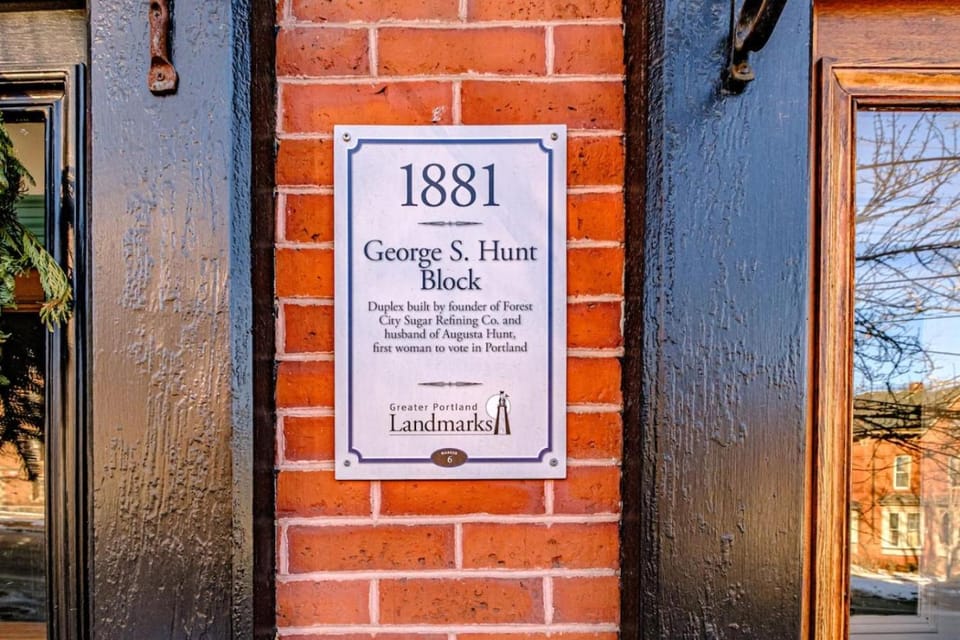 State of Charm - Historic West End Haven Apartment in South Portland