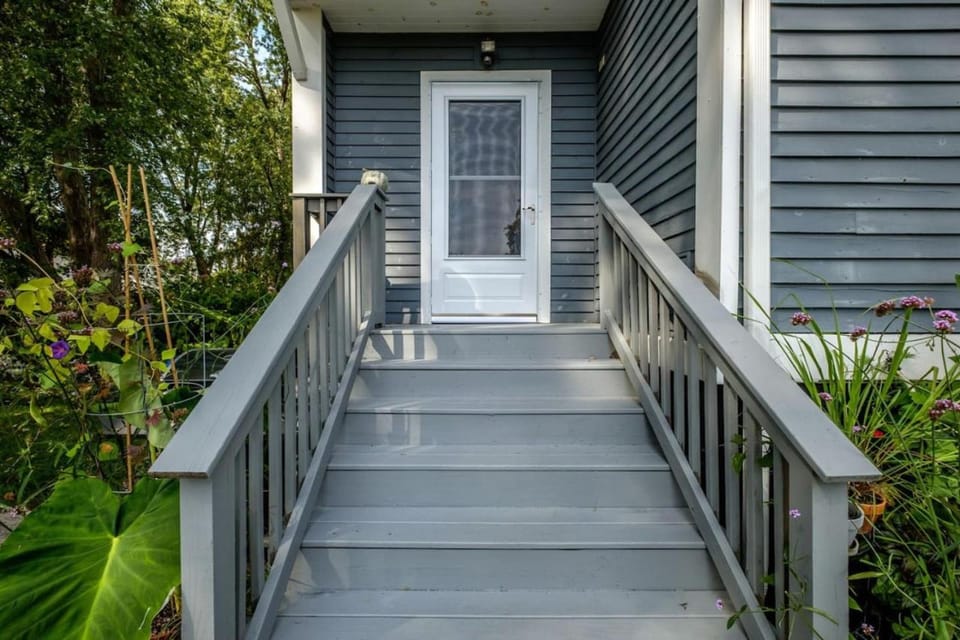 Back Cove - Sunny 2nd Floor Condo House in Portland