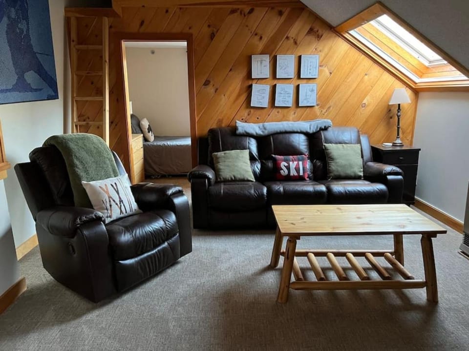 Summit Haus Golf and Liftside Penthouse Apartment in Carrabassett Valley