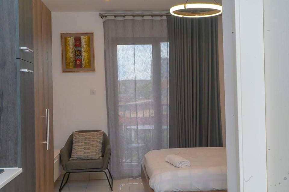 Bed, Living room, Photo of the whole room, Seating area, Bedroom