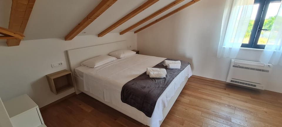 Bed, Bedroom, internet