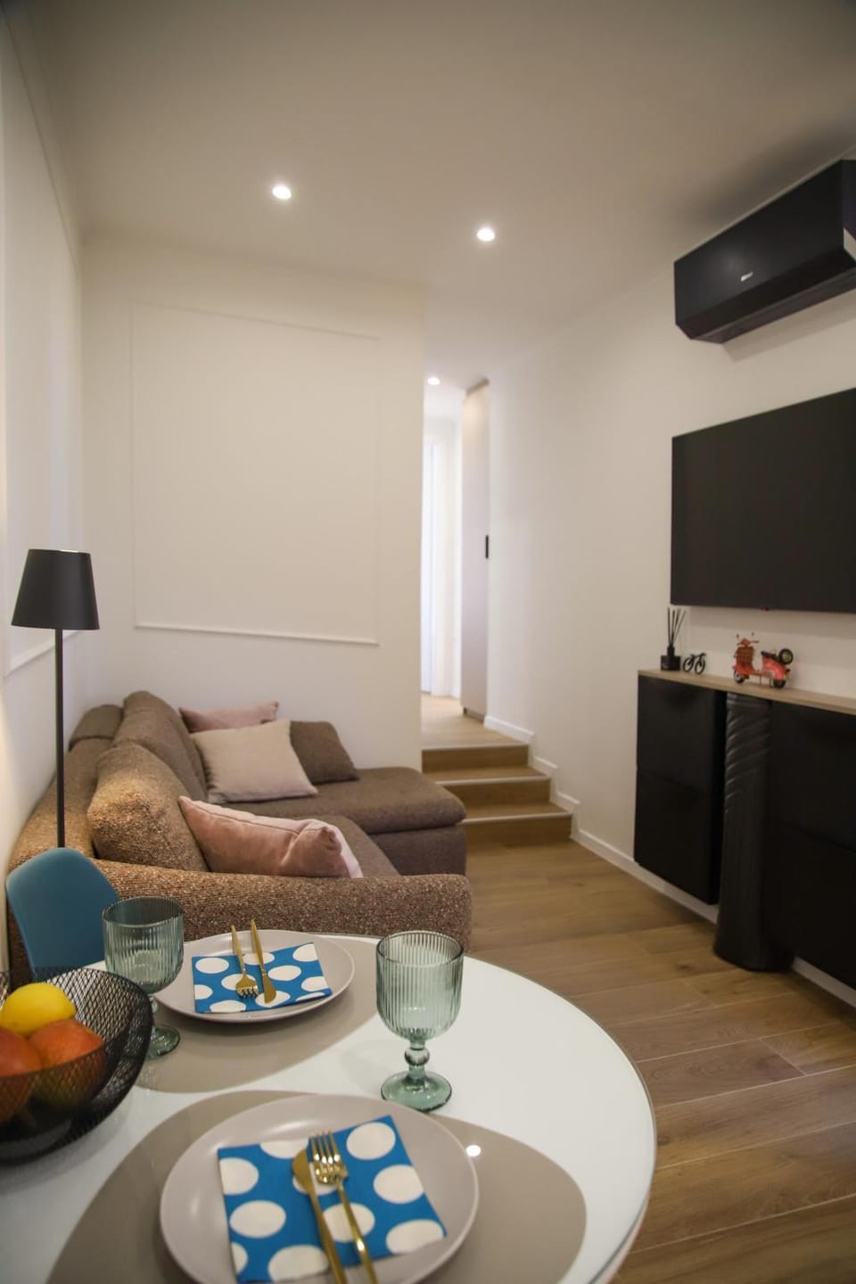 TV and multimedia, Seating area