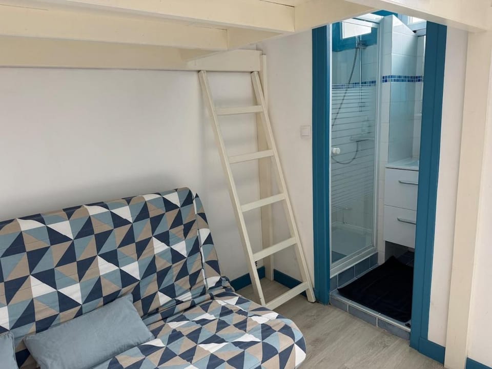 Shower, Bedroom