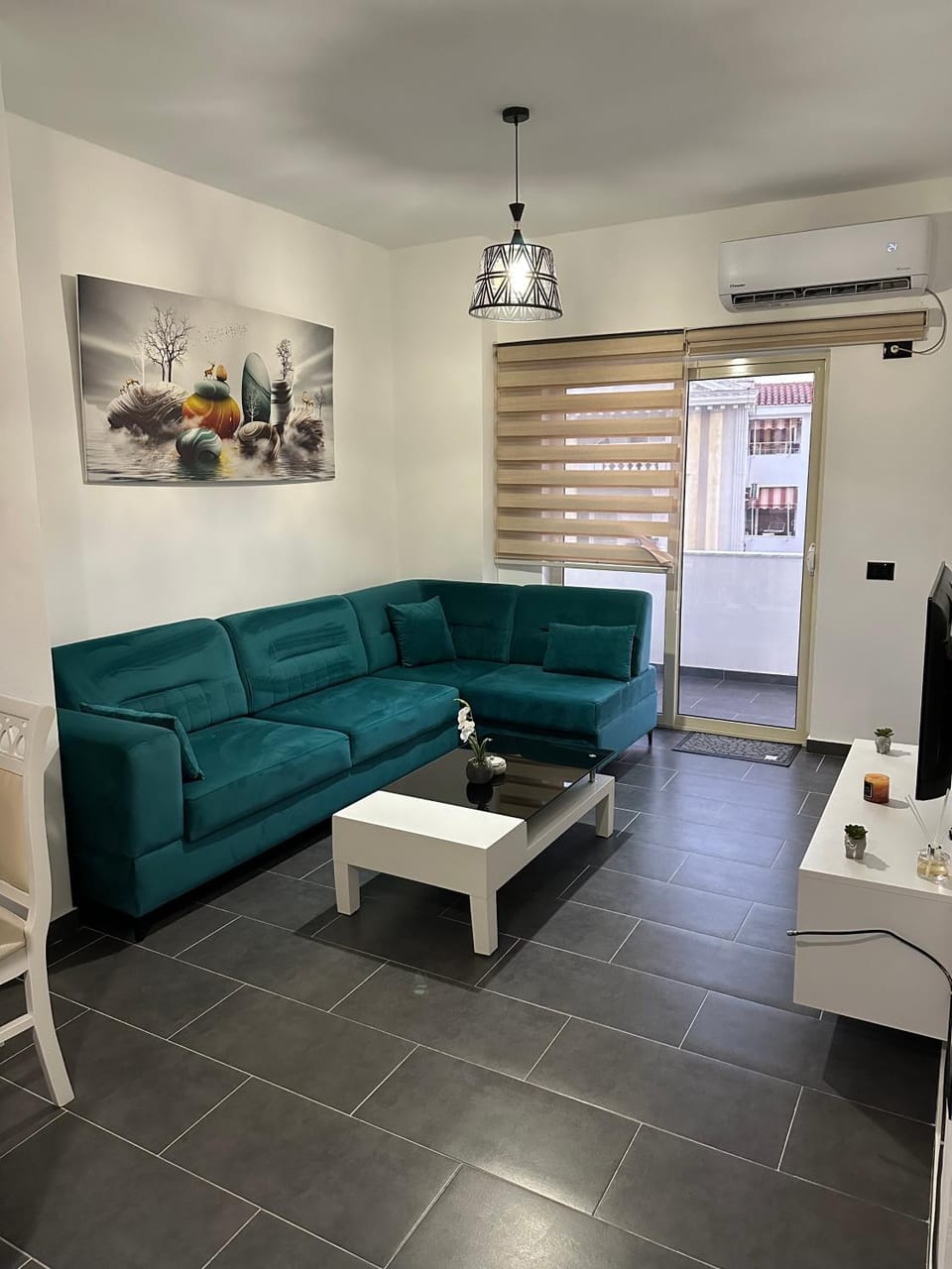Living room, Seating area, air conditioner