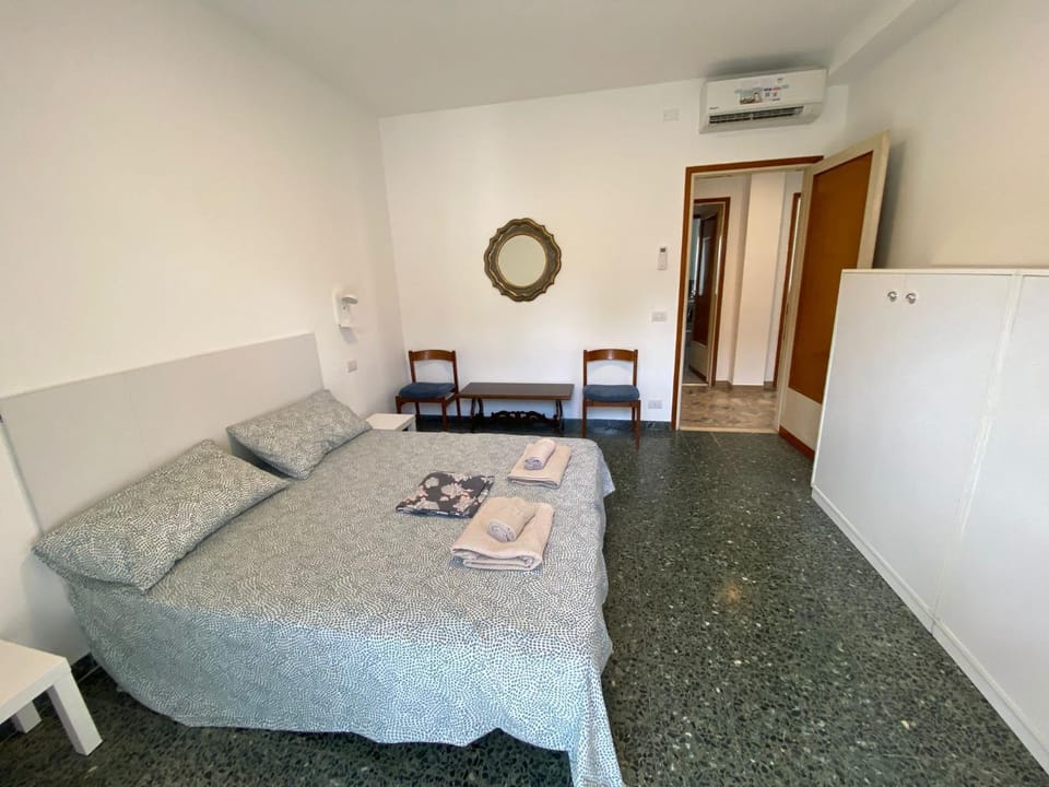 Bed, Photo of the whole room, Bedroom, towels, air conditioner