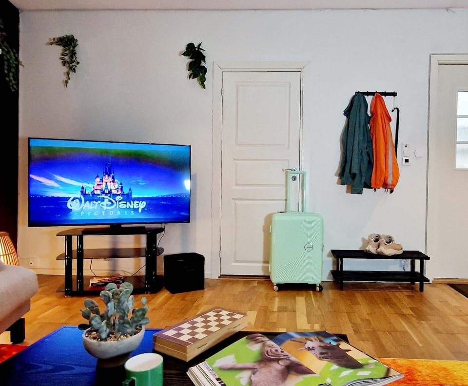 Prime location amazing king bed colorful oasis Apartment in Bergen