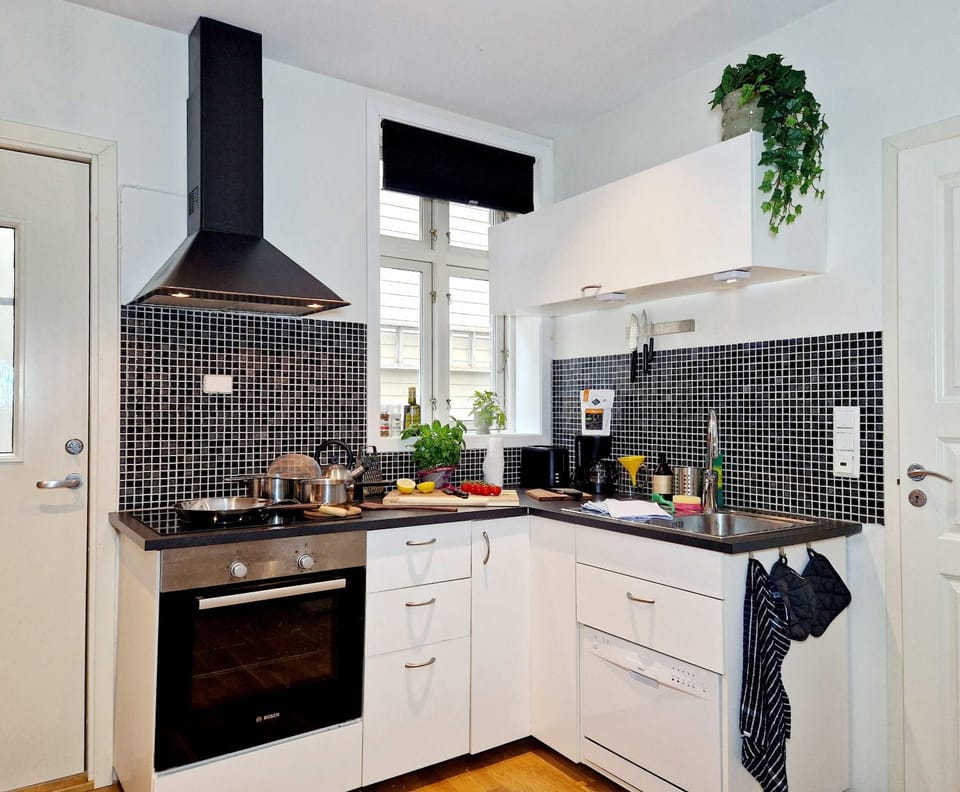 Prime location amazing king bed colorful oasis Apartment in Bergen