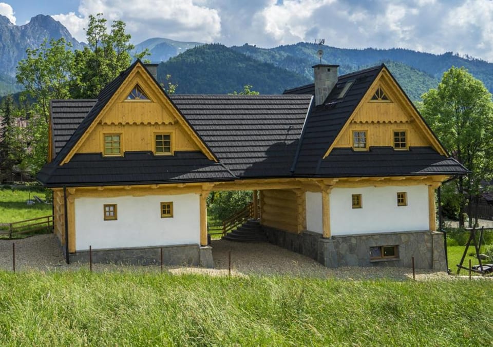 Property building, Spring, Day, Natural landscape, Mountain view