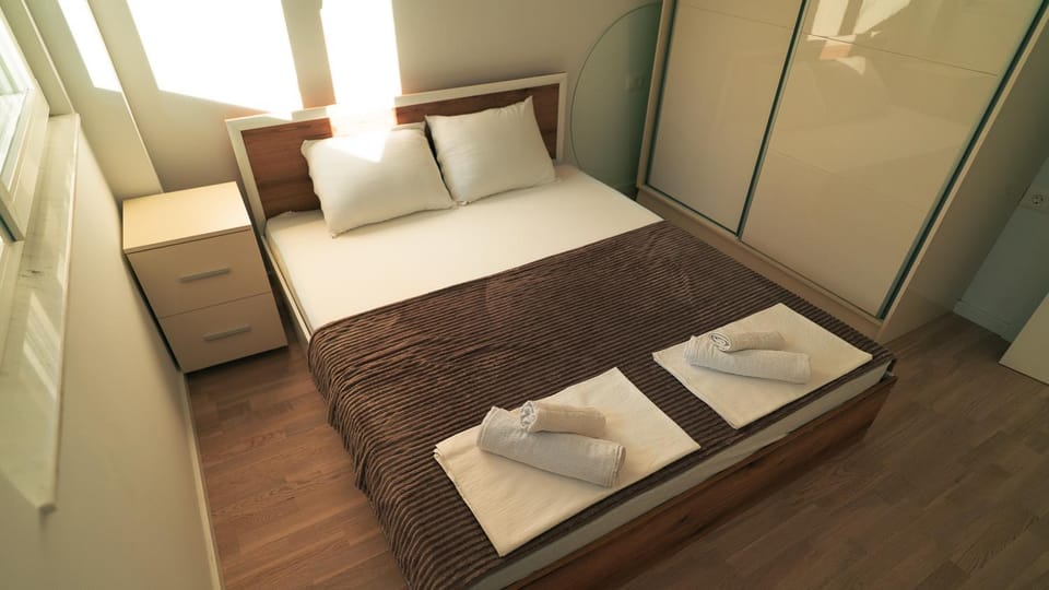 Bed, Bedroom, towels, wardrobe