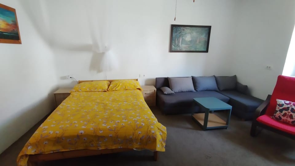 Bed, Seating area, Bedroom
