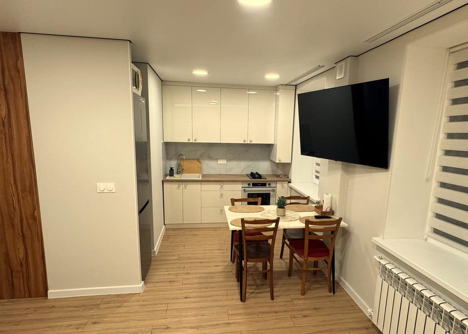 Dining area, kitchen