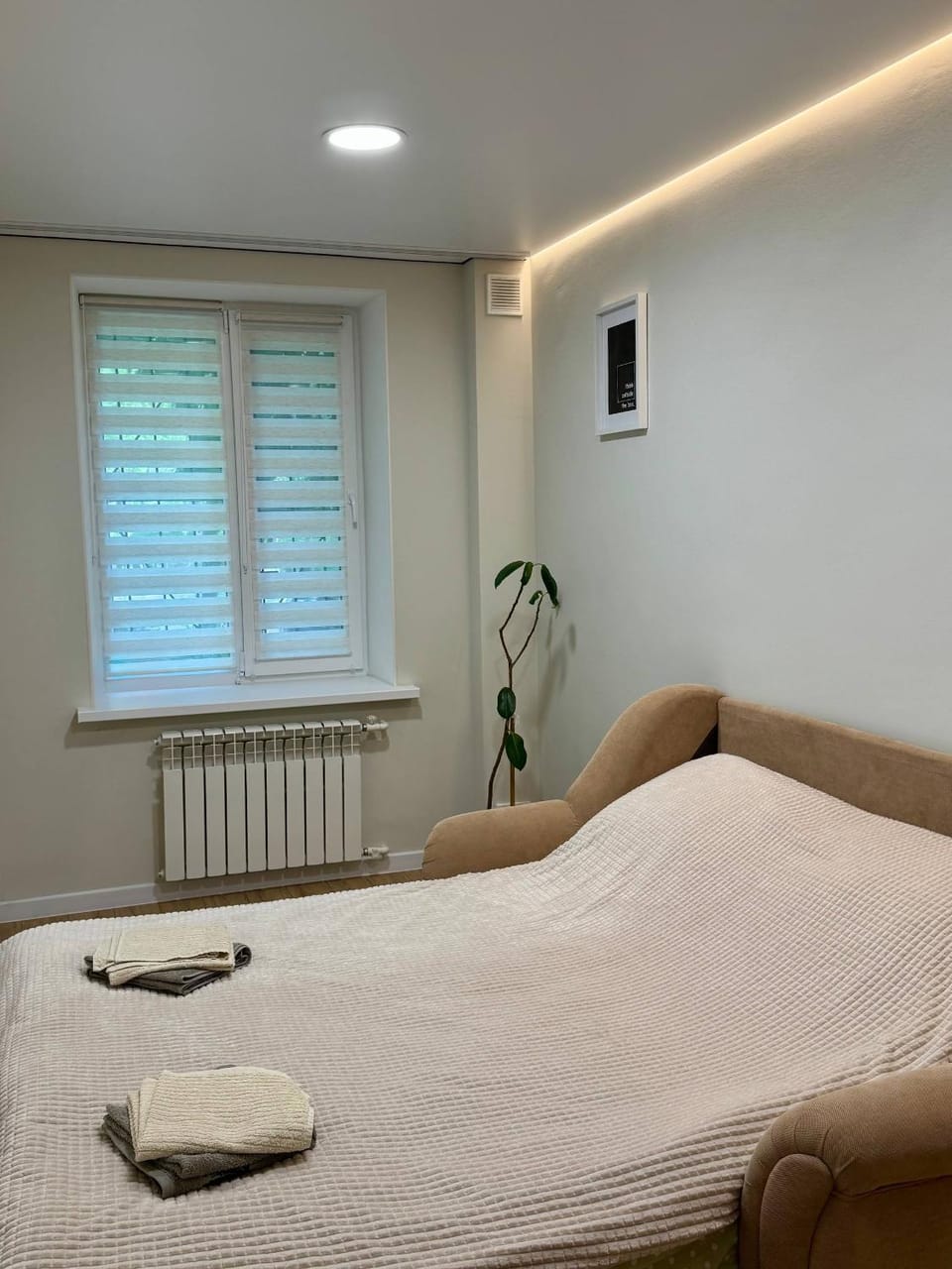 Bed, Photo of the whole room, Bedroom, internet