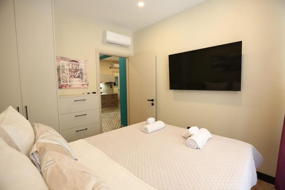 Bed, TV and multimedia, Bedroom, towels, wardrobe, air conditioner