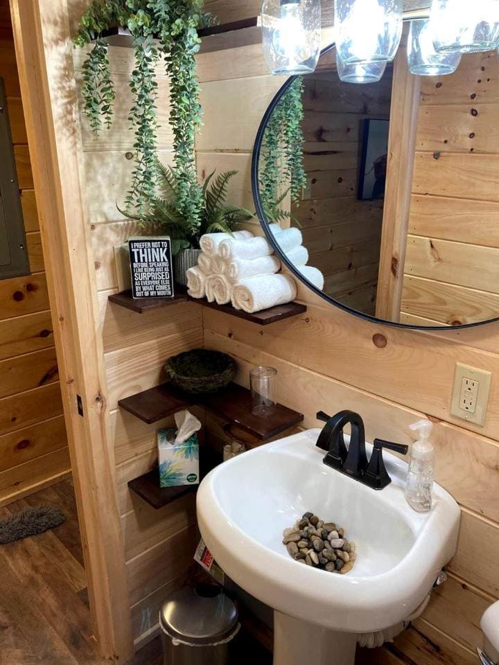 Cozy Cabin near Kentucky Lake - Amazing Glamping Rental in Big Sandy, Tennessee Cabin in Tennessee