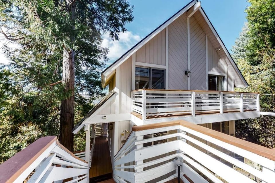 Bright Moon House in Lake Arrowhead