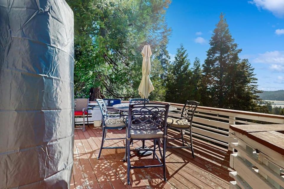 Bright Moon House in Lake Arrowhead