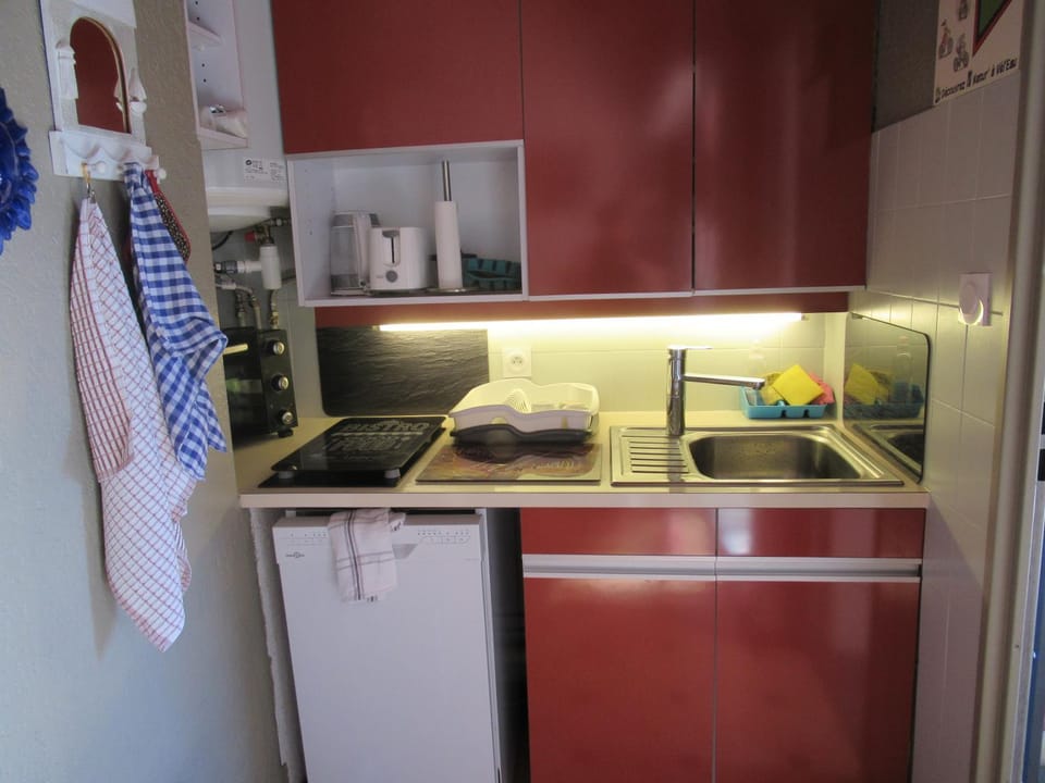 charmant petit studio cabine entre port et mer Cabin in Leucate