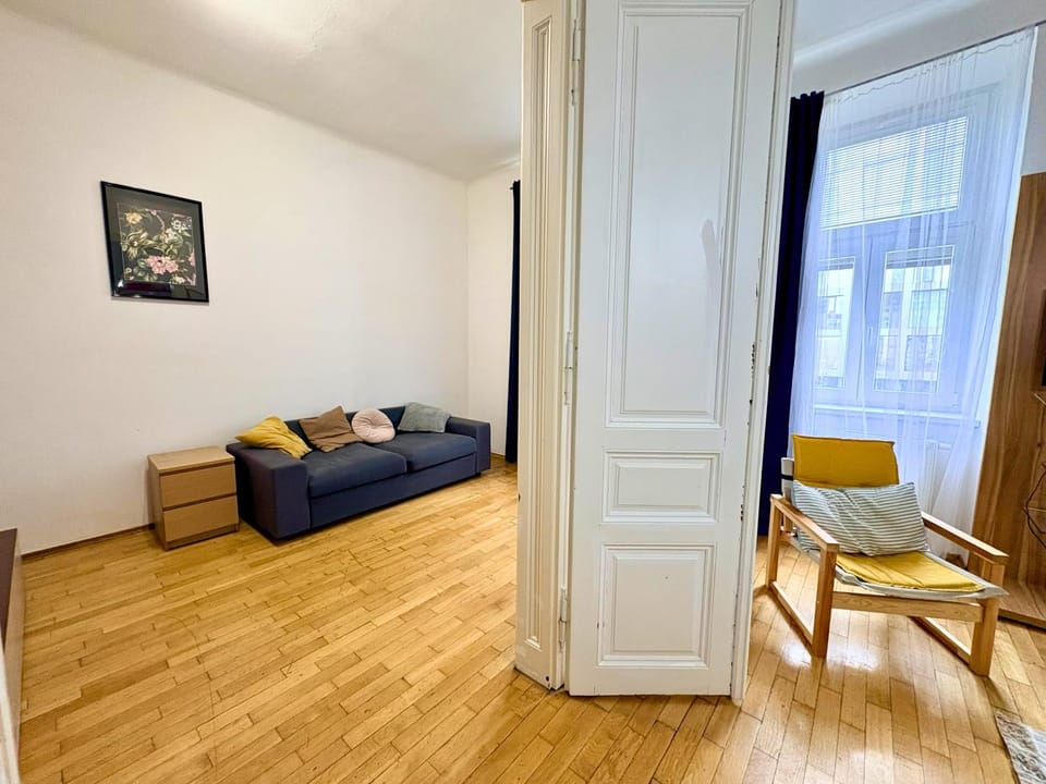 Living room, Photo of the whole room, Seating area, Bedroom