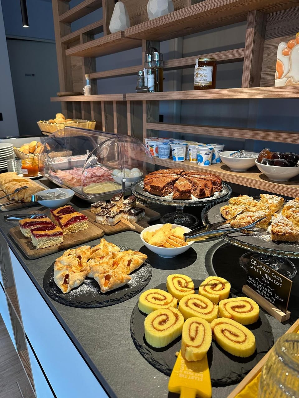 Food and drinks, Food, Breakfast, Continental breakfast, Buffet breakfast