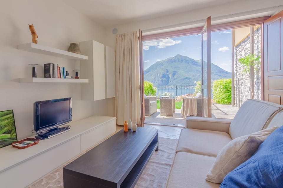 Communal lounge/ TV room, Living room