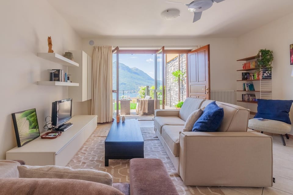 Communal lounge/ TV room, Living room