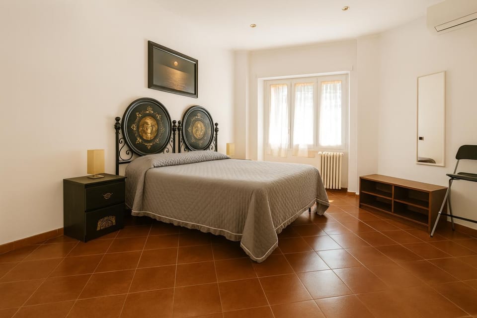 Bed, Photo of the whole room, Bedroom, air conditioner