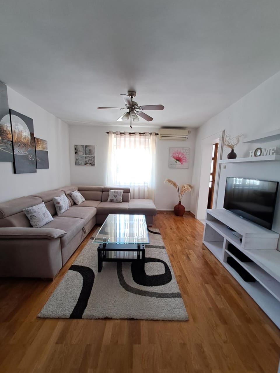 Communal lounge/ TV room, TV and multimedia, Living room, Seating area