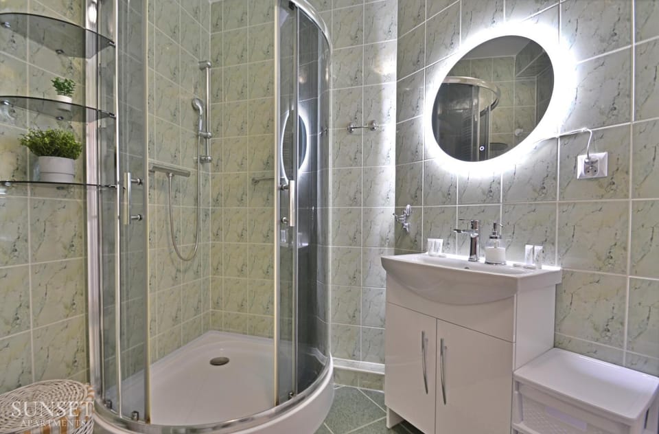 Shower, Bathroom, towels