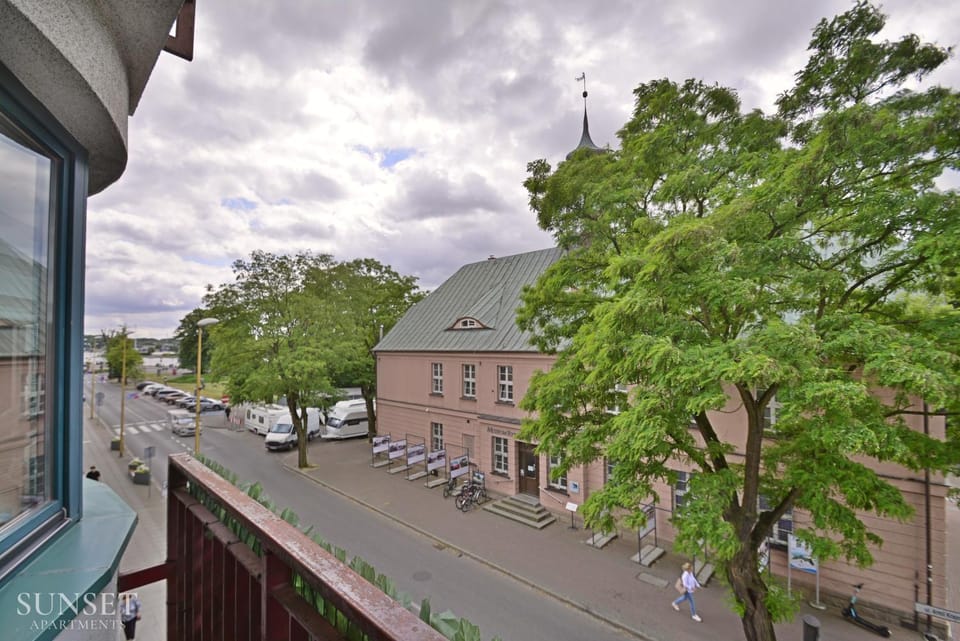Property building, Spring, Day, Neighbourhood, Natural landscape, City view, Street view, Location