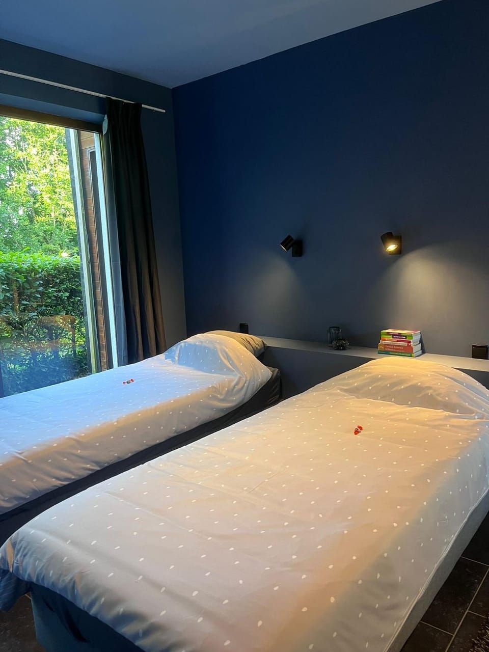 Property building, Bed, Bedroom