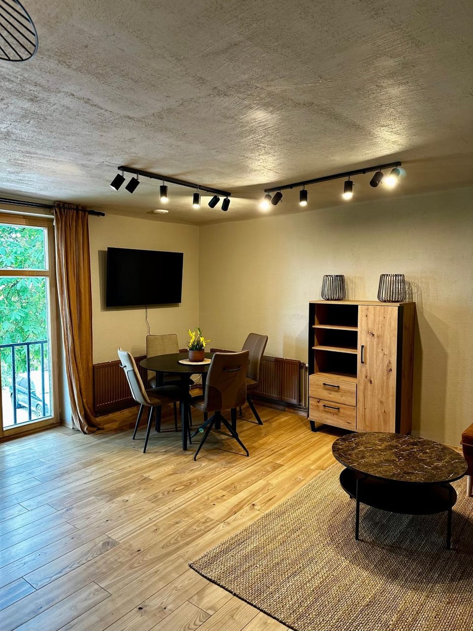 TV and multimedia, Living room, Dining area