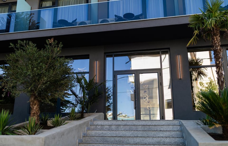 Property building, Facade/entrance