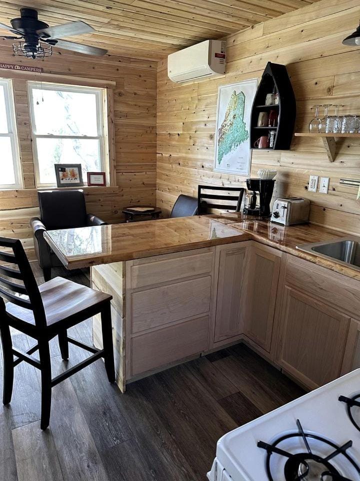 Magnificent Cabin Nestled Amidst Trees in Portage Lake, Maine Cabin in Maine