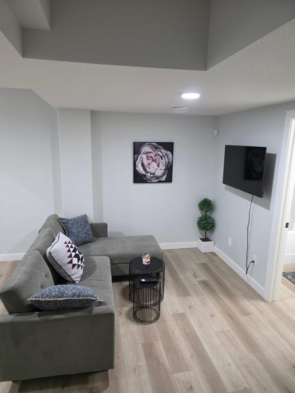 TV and multimedia, Living room, Evening entertainment
