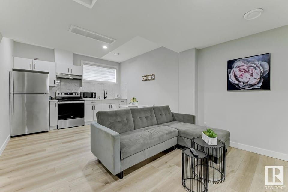 Kitchen or kitchenette, Living room