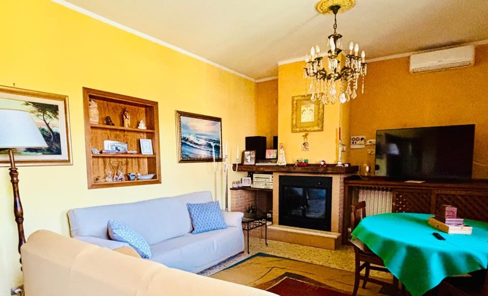 Communal lounge/ TV room, Seating area