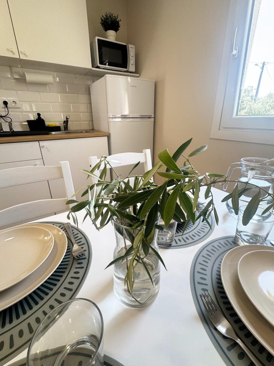Kitchen or kitchenette, Dining area