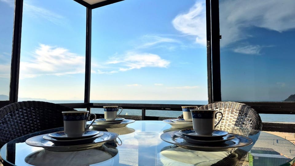 Coffee/tea facilities, Living room, Seating area